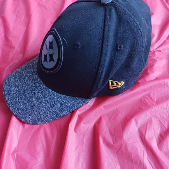 Hat - Picture 2 of 4